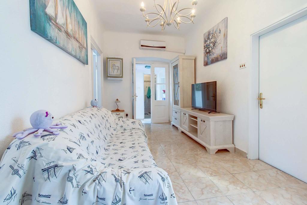 Narcis Central Apartment With Sea & City Views Veli Lošinj Kültér fotó
