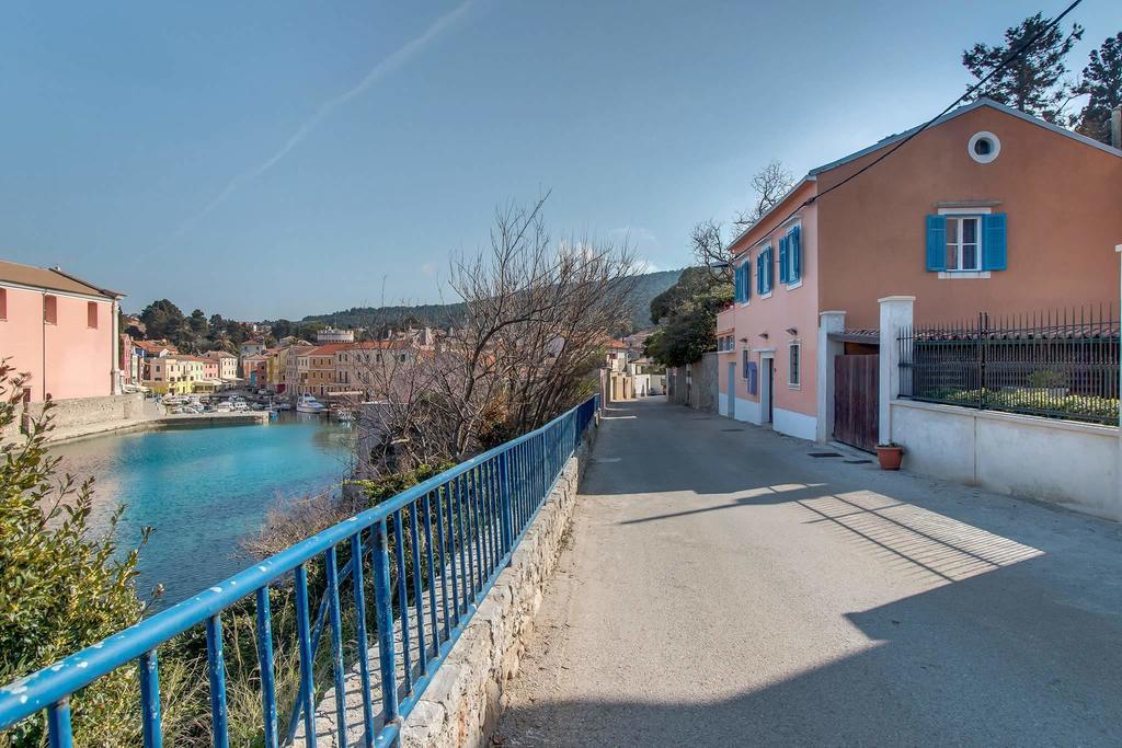 Narcis Central Apartment With Sea & City Views Veli Lošinj Kültér fotó